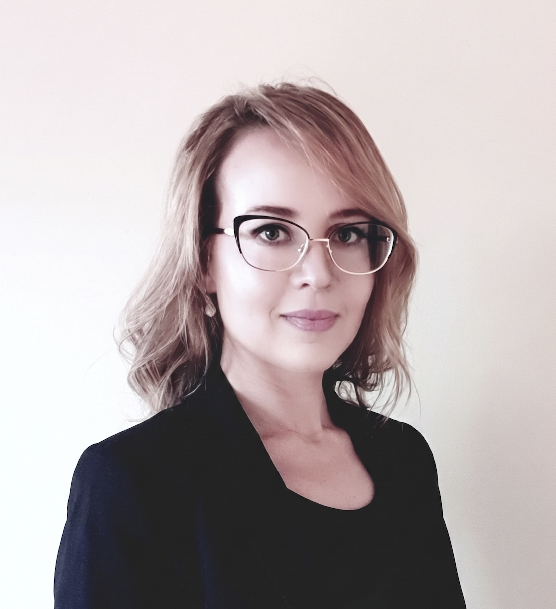 Chloe White — Headshot